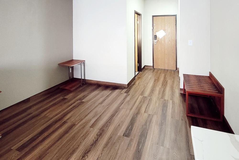 Econo Lodge Fargo - West Acres photo 2
