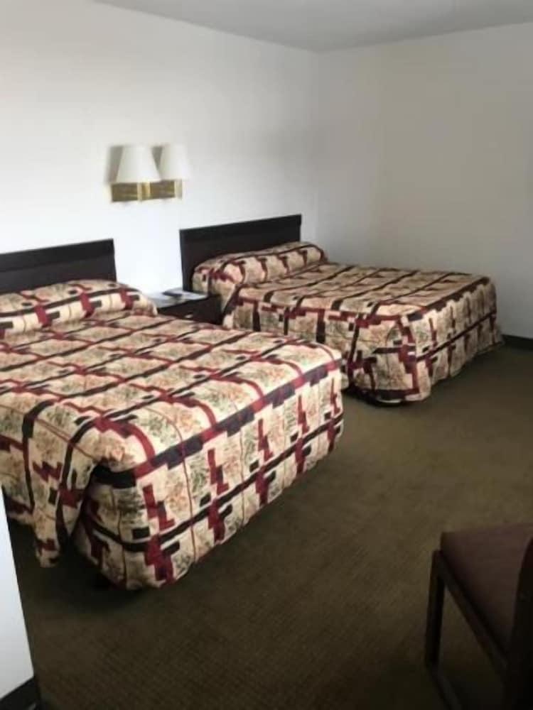 Midway Budget Inn photo 5