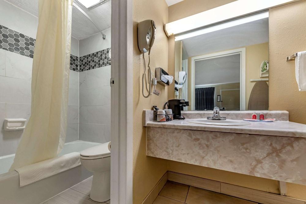 Econo Lodge Erlanger - Cincinnati Airport photo 20