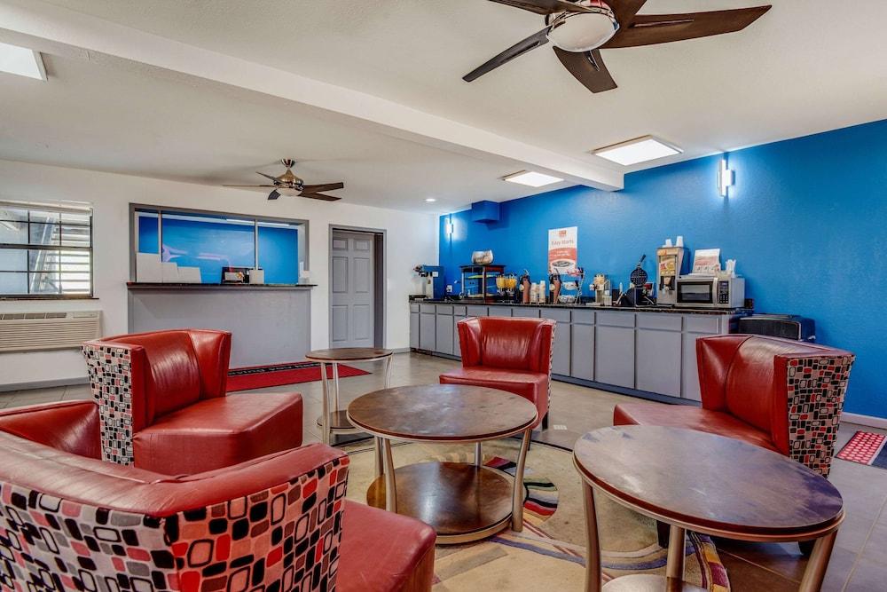 Econo Lodge Inn & Suites Enid South photo 34