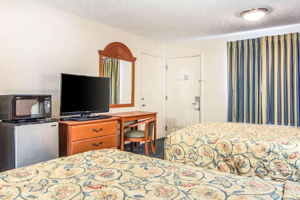 Rodeway Inn La Grange East photo 13