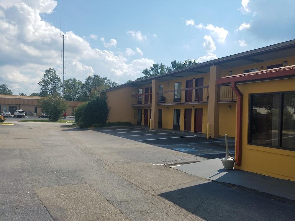 Quality Inn Newberry photo 40