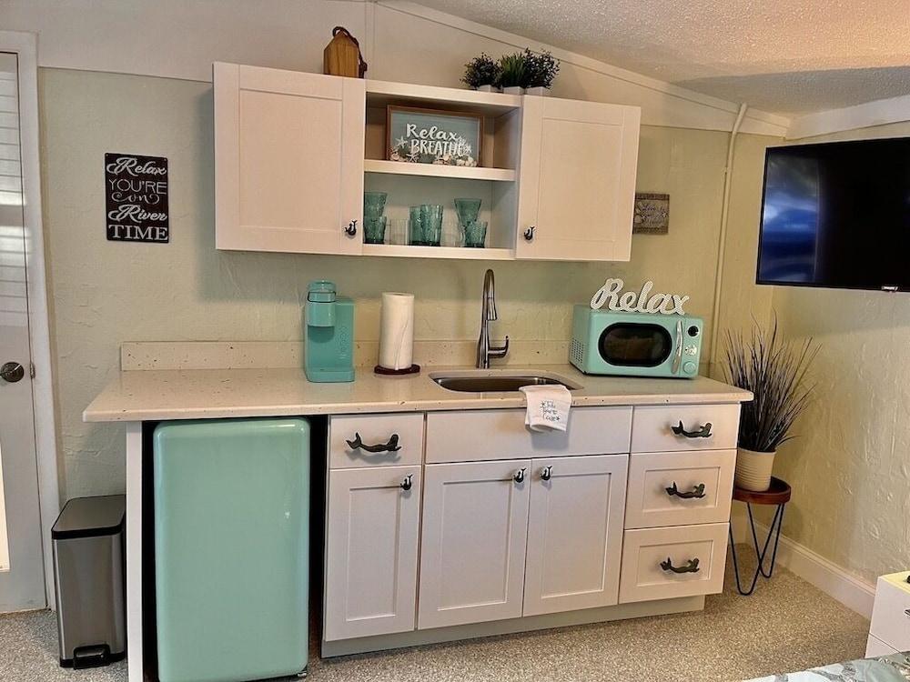 Neptune's Grotto Waterfront Retreat photo 5