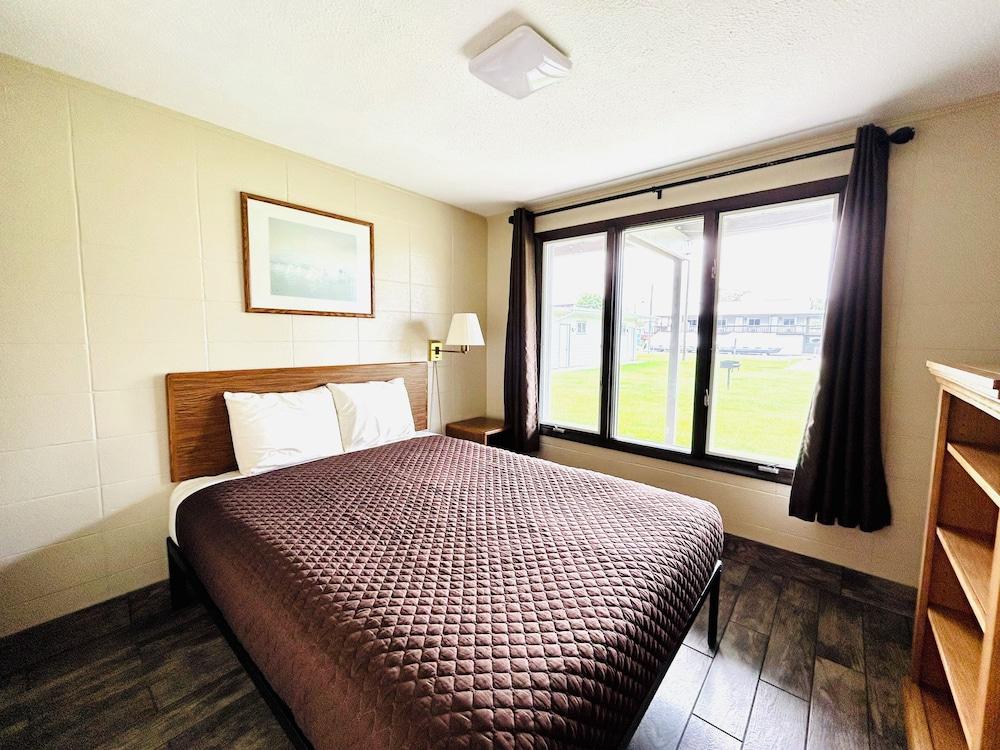 Silver Sands Hotel & Resort photo 2