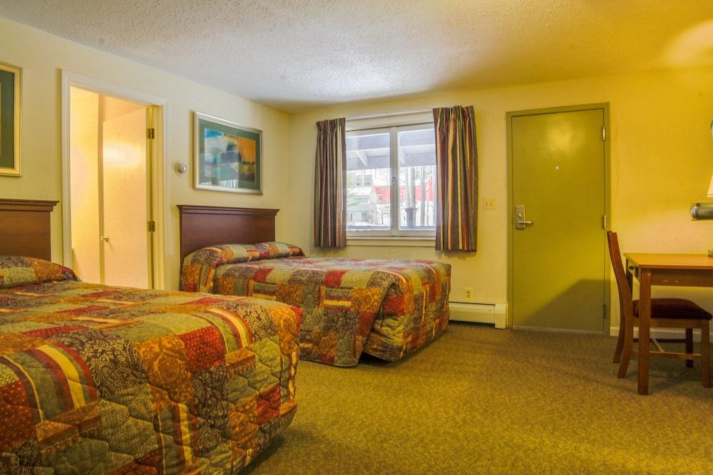 The Upper Pass Lodge at Magic Mountain photo 15