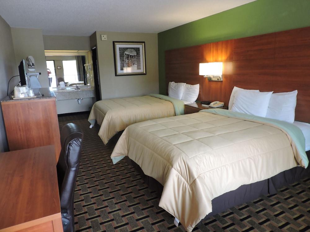 Days Inn by Wyndham Conover-Hickory photo 12