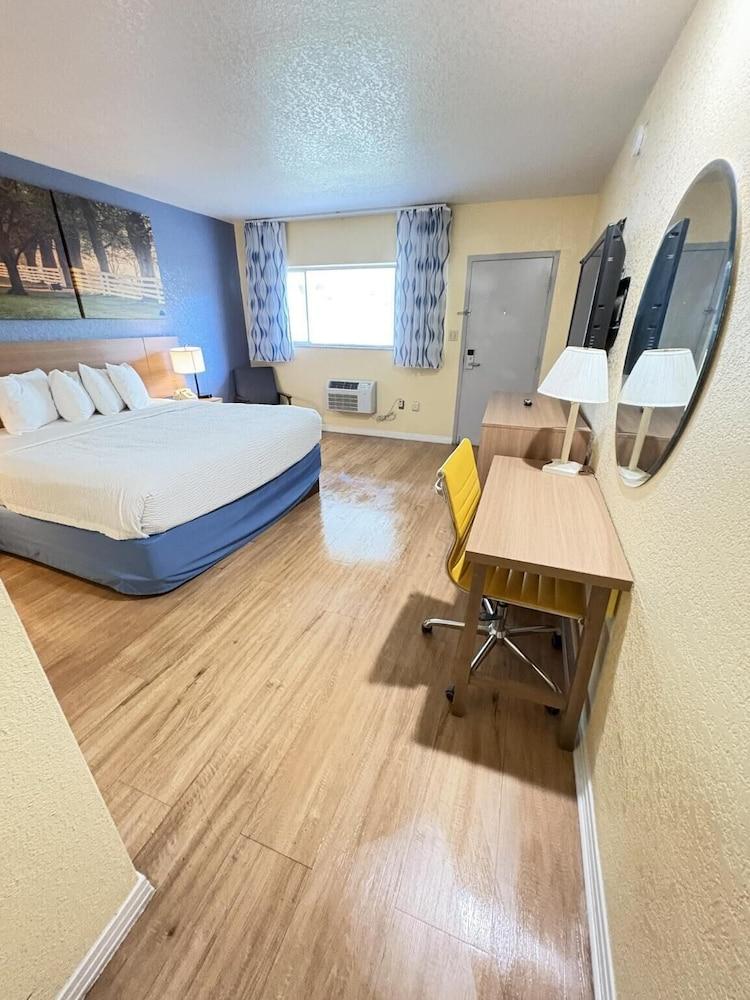 University Inn Gainesville photo 9