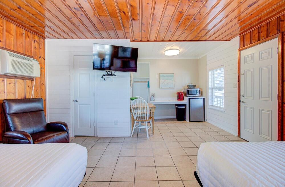 SeaWitch Motel photo 28