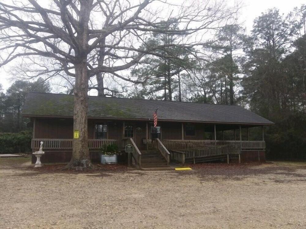 Whispering Creek Lodging & RV Resort photo 46