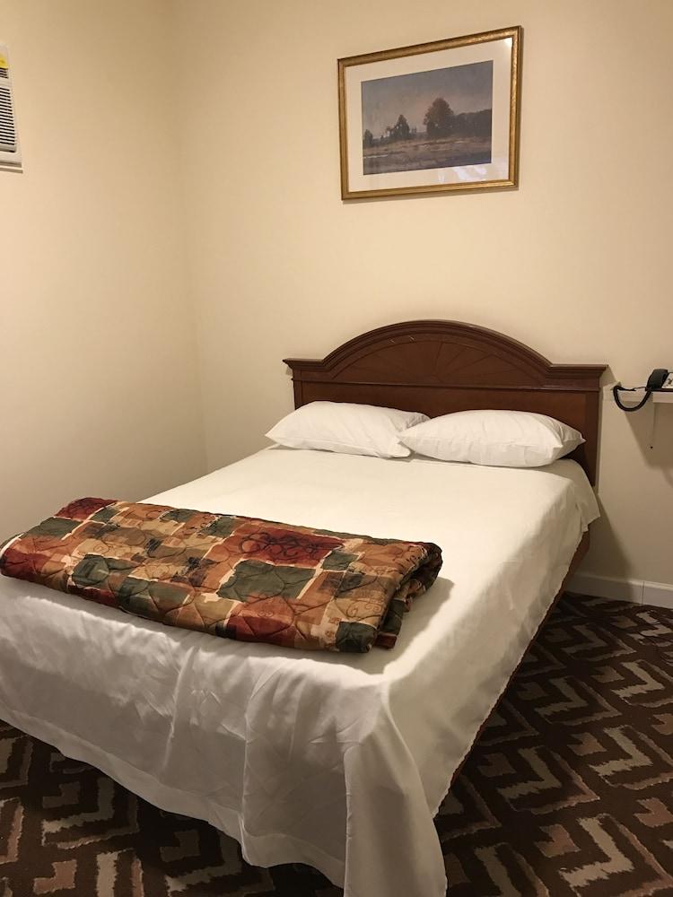 Waterbury Motel photo 9