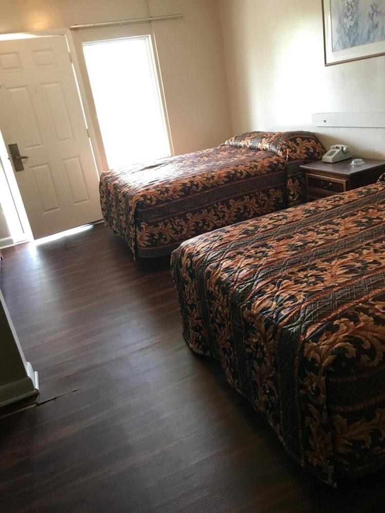 Park n Stay Inn photo 17