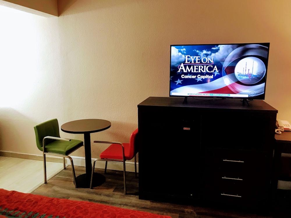 Tropical Inn & Suites photo 61