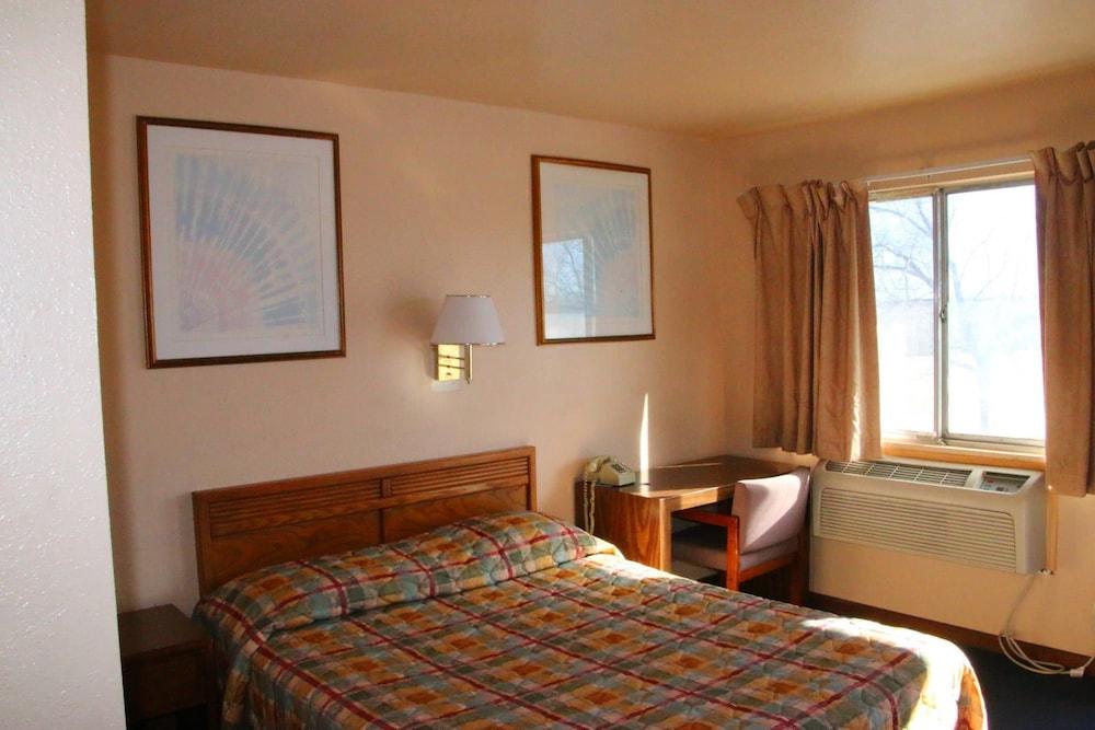 Travelers Inn photo 41