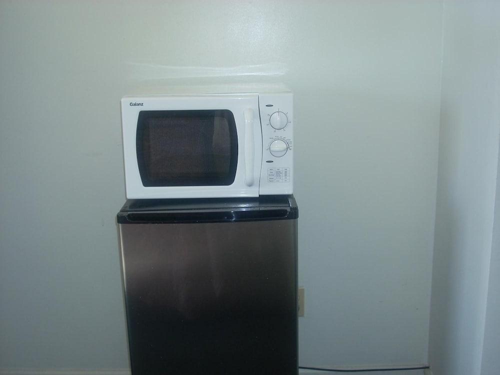 Economy Inn Monterey photo 13