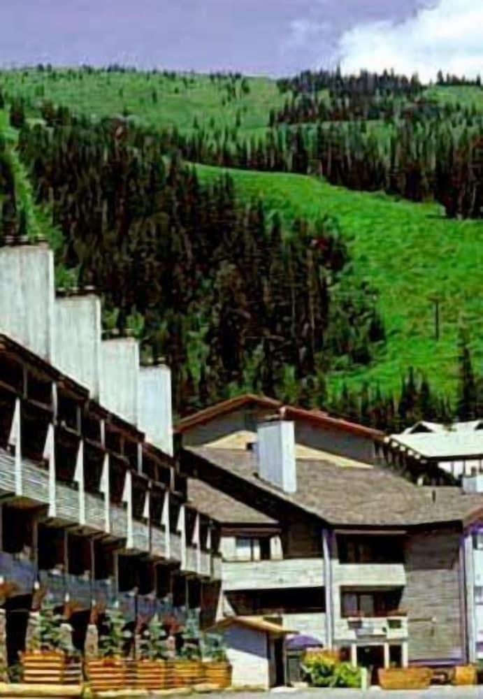 Edelweiss Condominiums photo 7