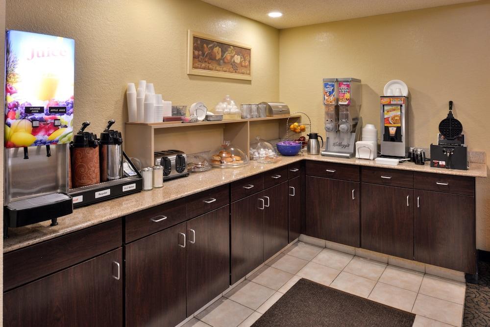 Red Roof Inn Sandusky - Milan photo 18