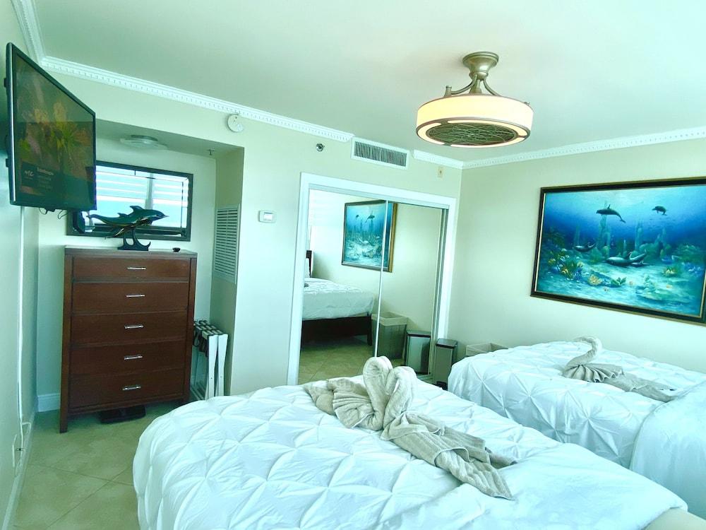 Direct ocean front condo Miami Beach photo 25