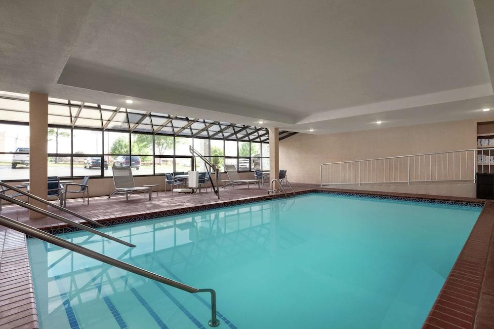 Hampton Inn Oklahoma City-I-40 E. (Tinker Air Force Base) photo 6