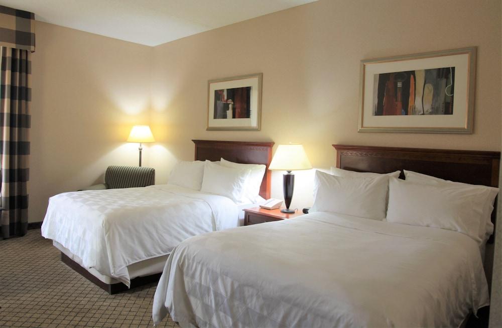 DoubleTree by Hilton Dayton Fairborn photo 11