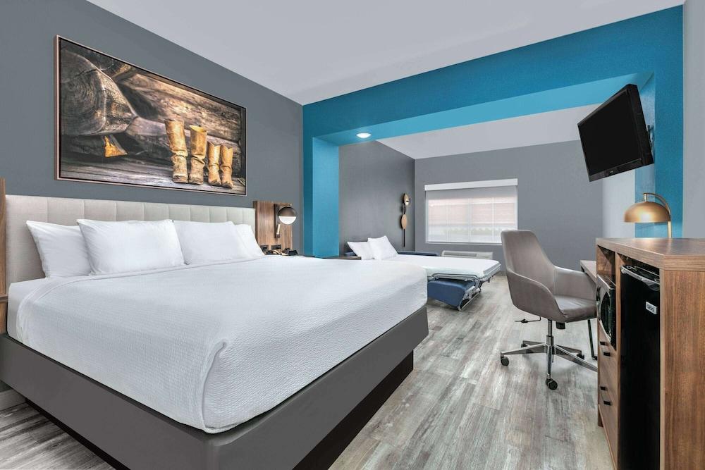 La Quinta Inn & Suites by Wyndham Decatur photo 16