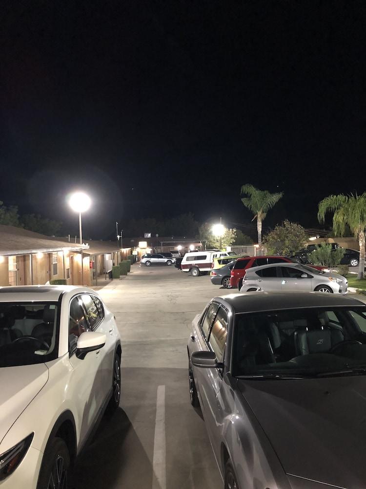 Topper Motel photo 2