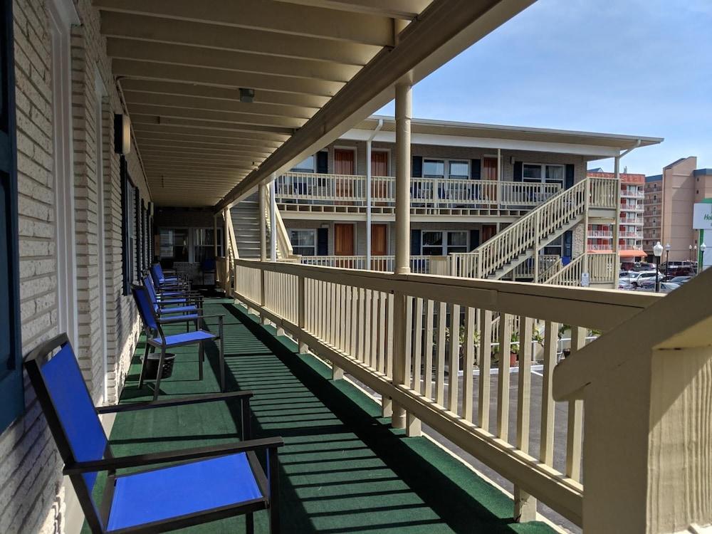 Crystal Sands Motel photo 22