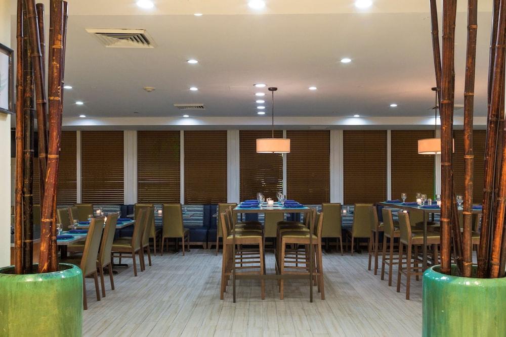 Best Western Plus Atlantic Beach Resort photo 2