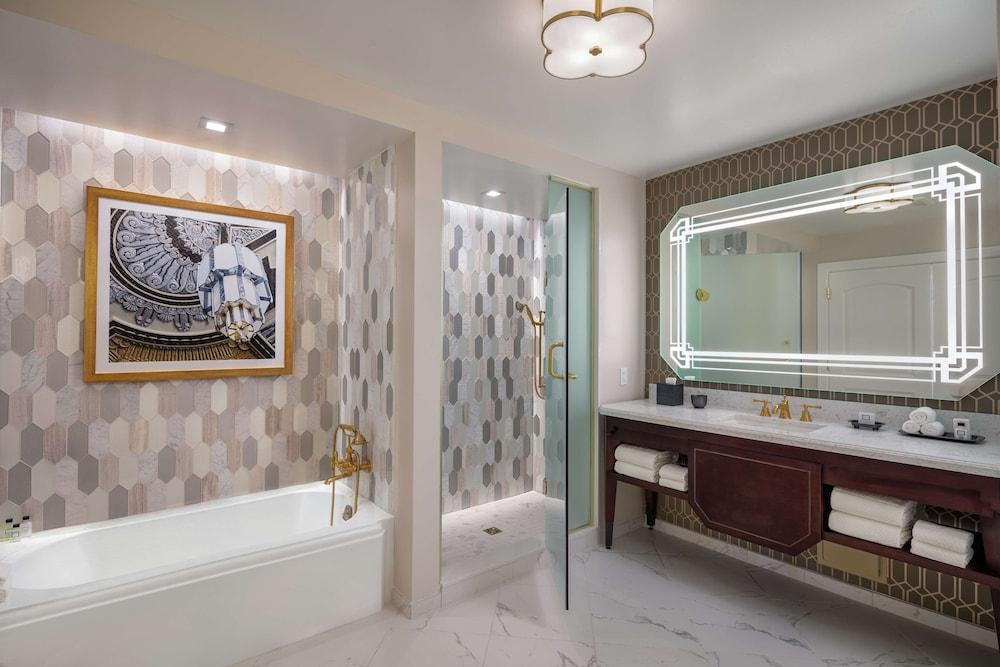 Higgins Hotel, Official Hotel of The National WWII Museum, Curio Collection by Hilton photo 57