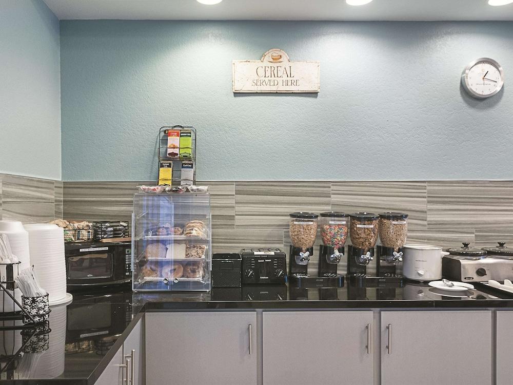 La Quinta Inn & Suites by Wyndham Slidell - North Shore Area photo 27