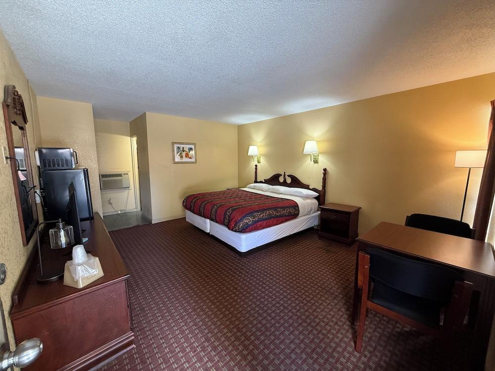 Motel Masquerade photo 6