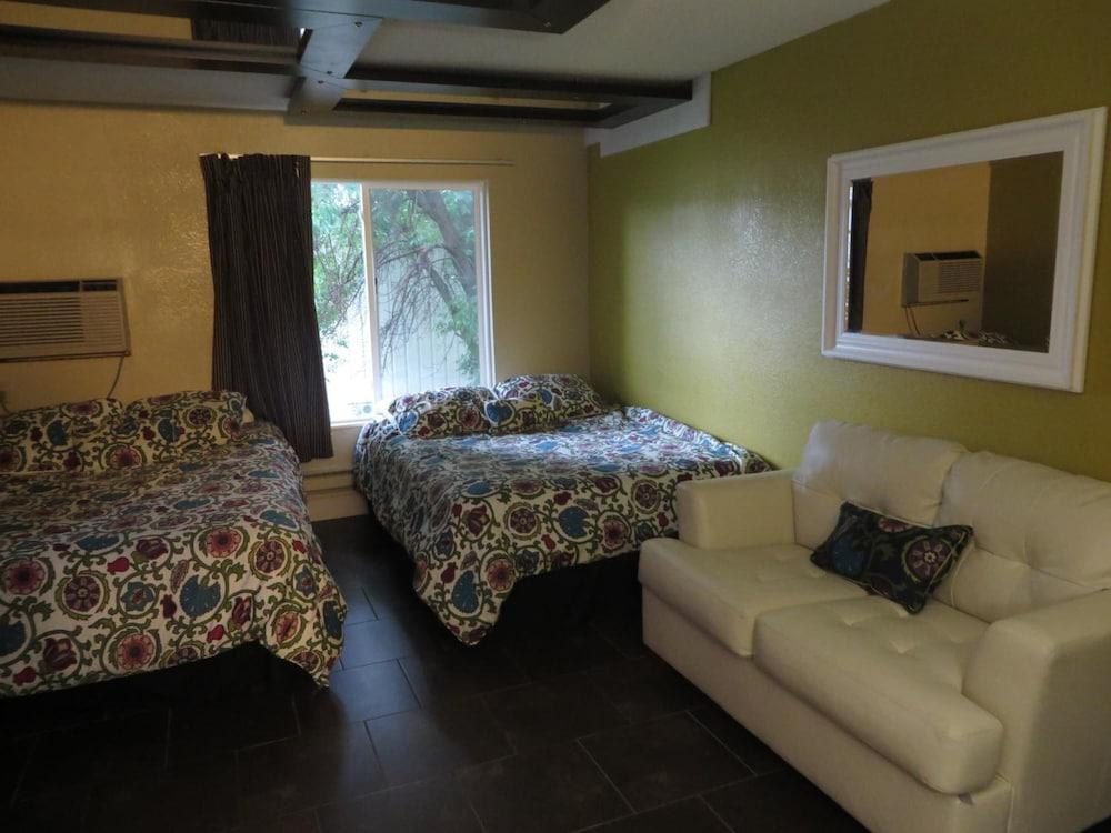 Riverside Suites photo 40