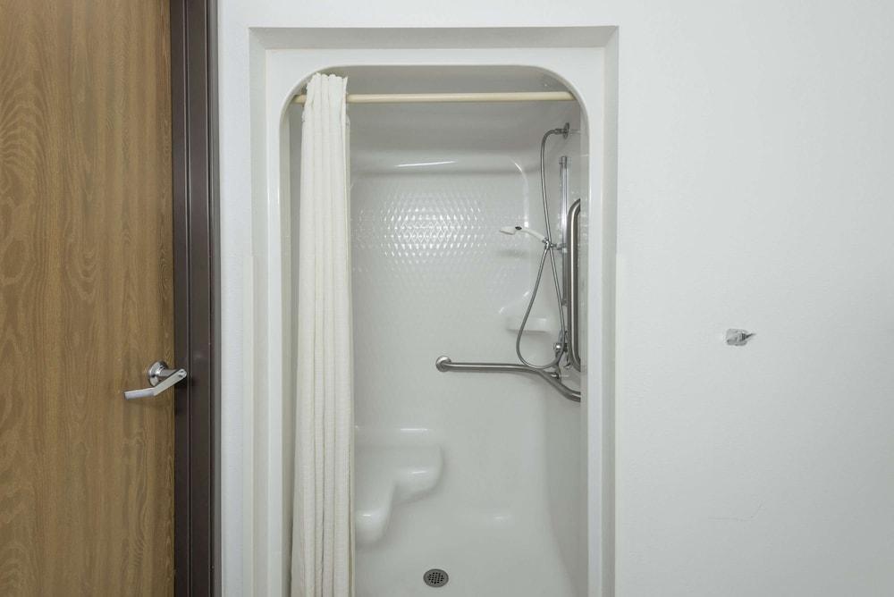 Super 8 by Wyndham Coshocton Roscoe Village photo 12
