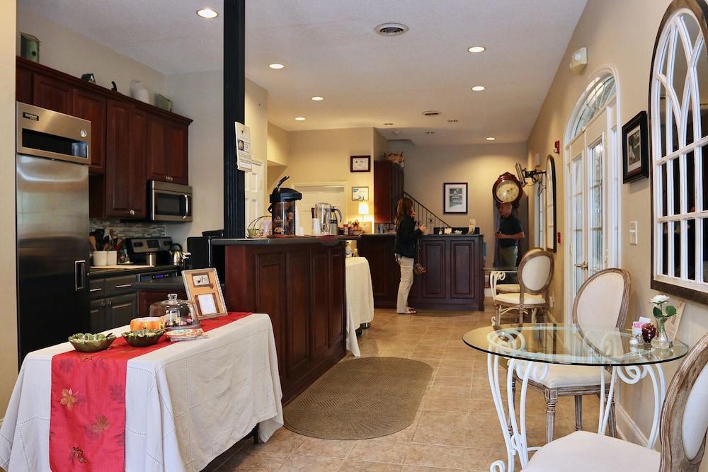Acorn Inn photo 6