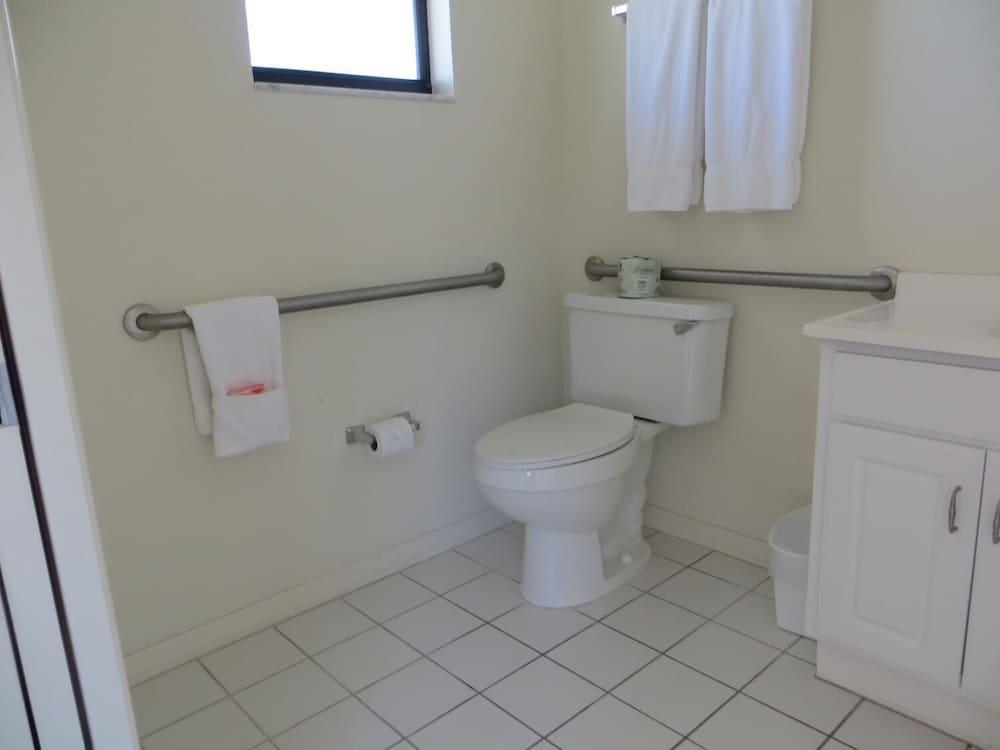 The Central Motel photo 28