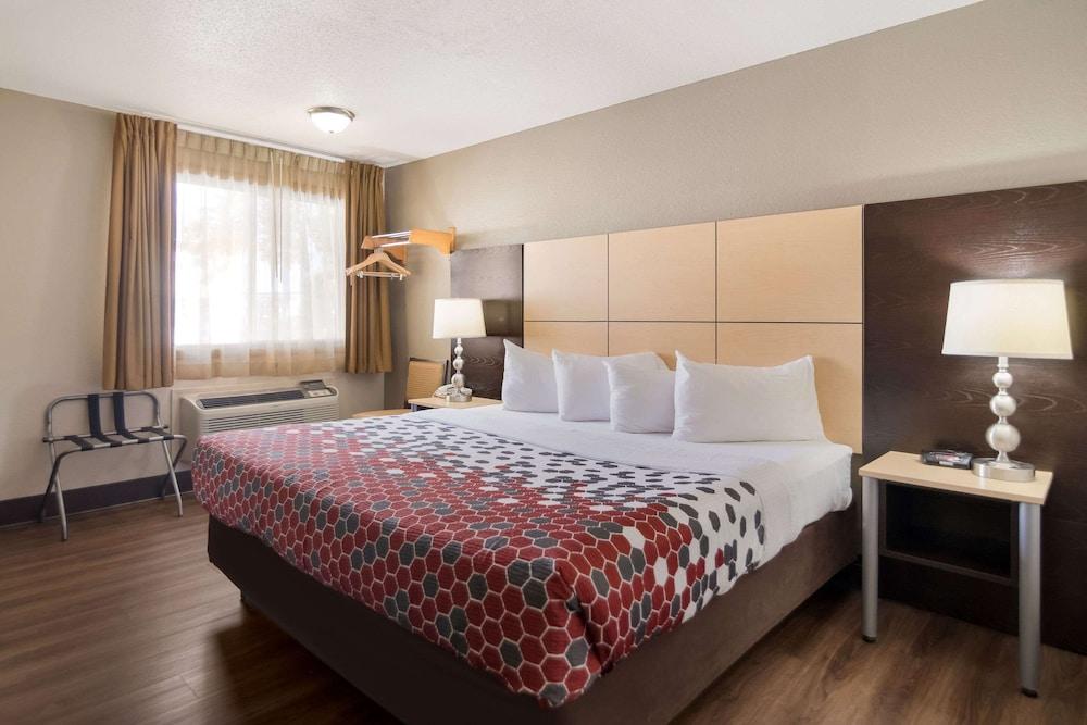 Econo Lodge Grand Forks near University photo 21
