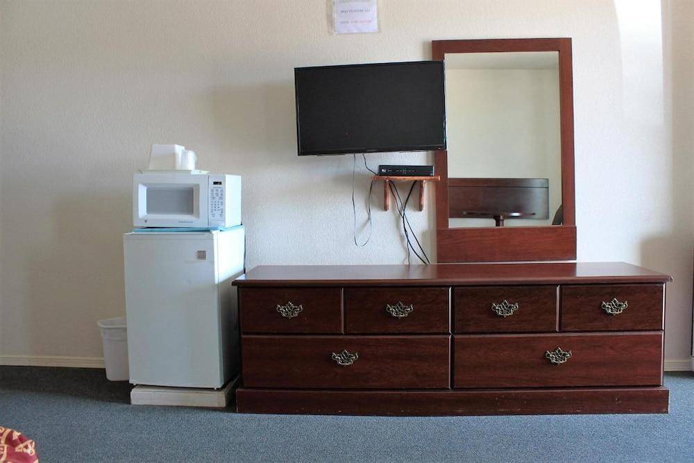 Adobe Inn Motel photo 34