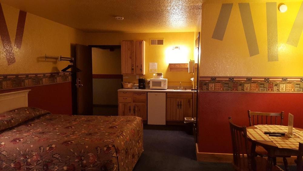 Earth Inn Motel photo 11