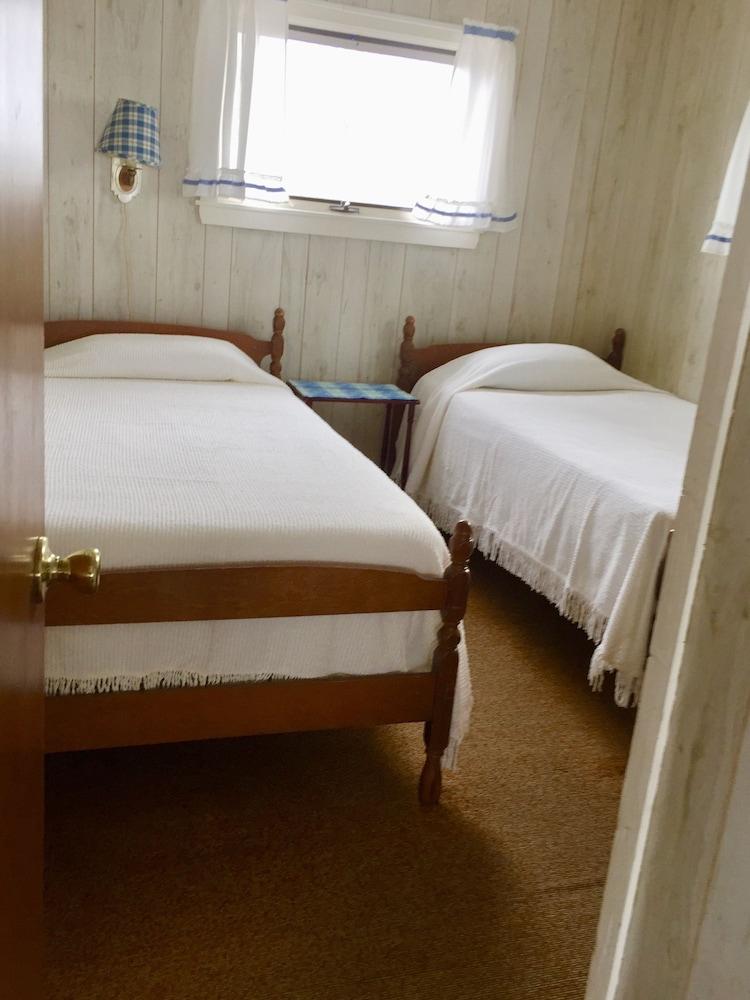 Moody's Motel & Cottages photo 26
