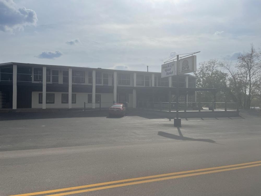 Black River Motel and Restaurant photo 1