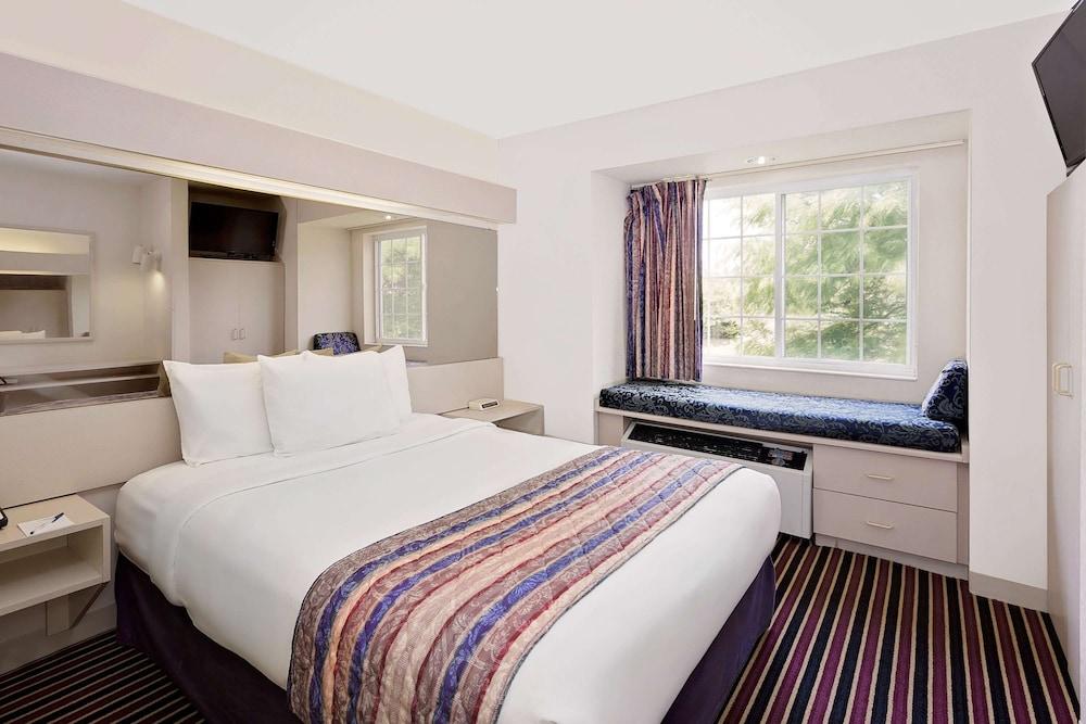 Microtel Inn & Suites by Wyndham Madison East photo 16