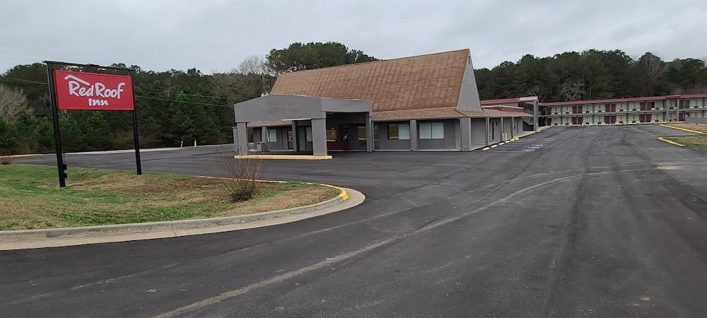 Red Roof Inn LaGrange photo 7