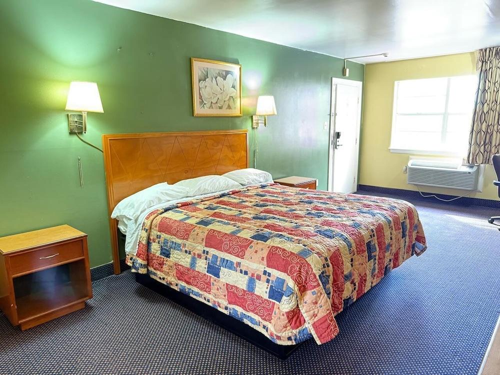 Relax Inn photo 20