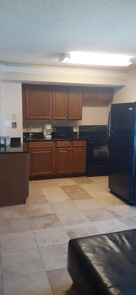 Hawaiian Inn Beach Resort photo 32