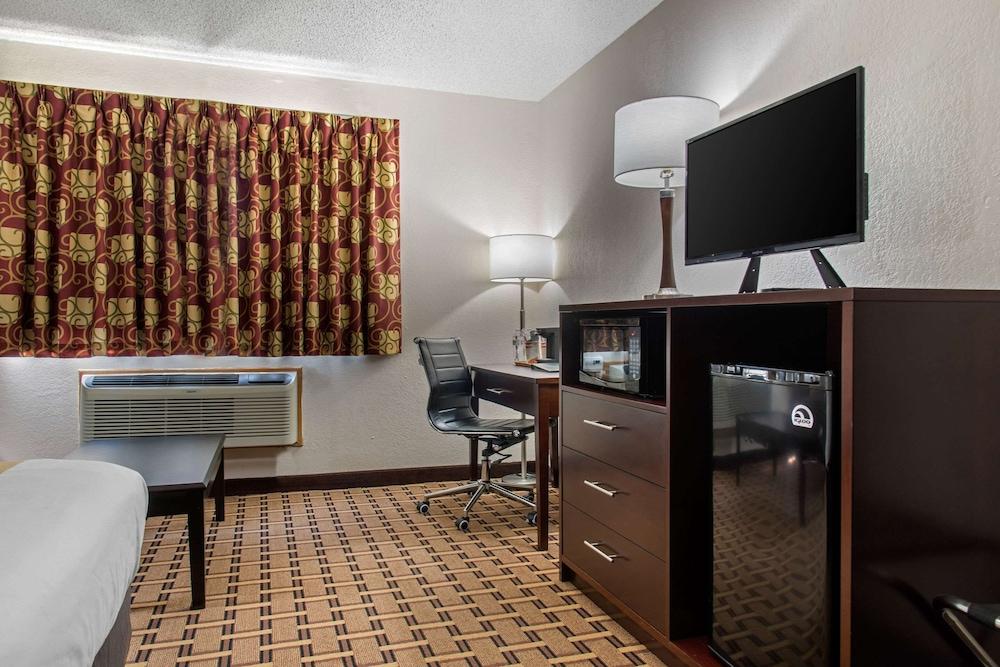 New Prague Inn & Suites photo 37