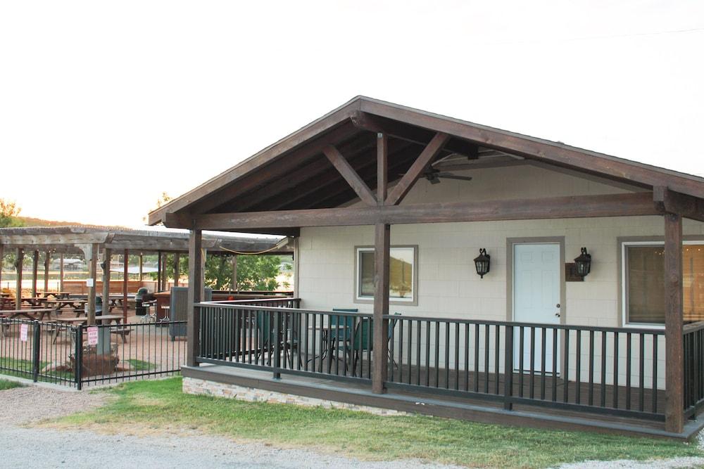 World Famous Fox Hollow Resort — hotel in Graham