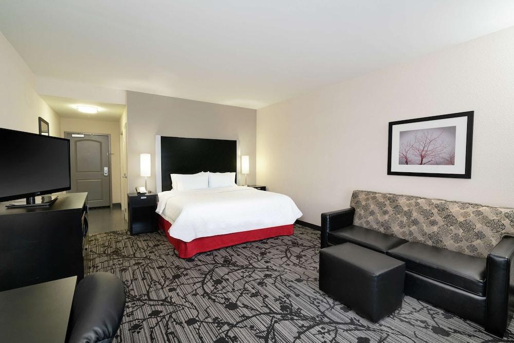 Hampton Inn & Suites Roanoke Airport photo 22