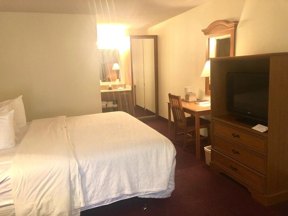 Honeysuckle Inn & Conference Center photo 31