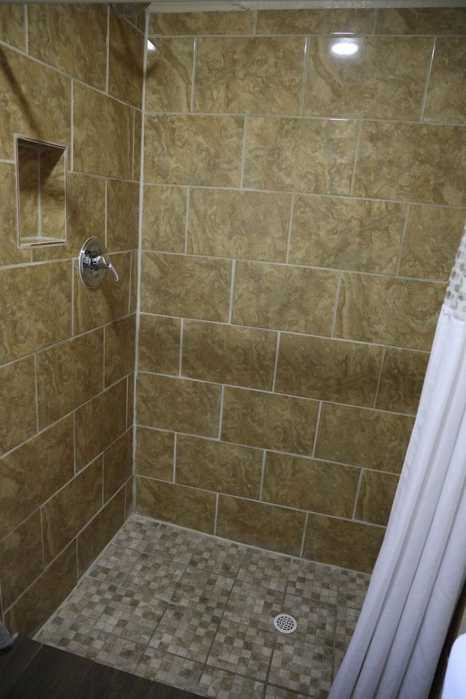 Budget Inn photo 15