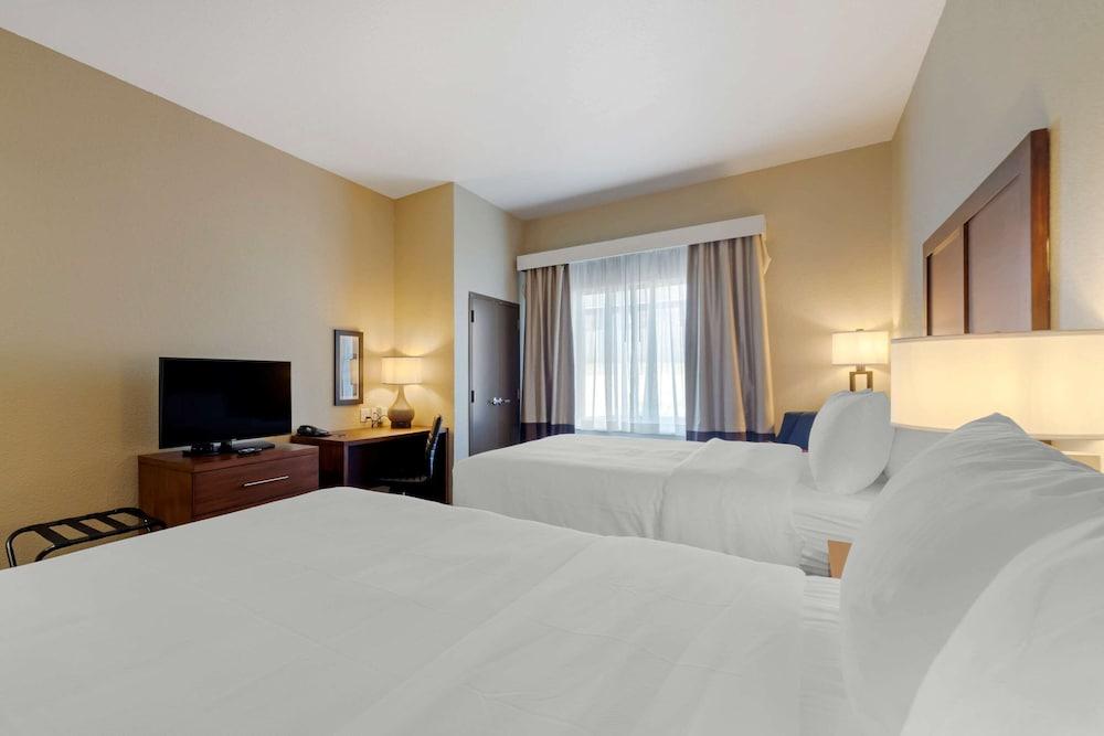 Comfort Inn & Suites Harrah photo 8