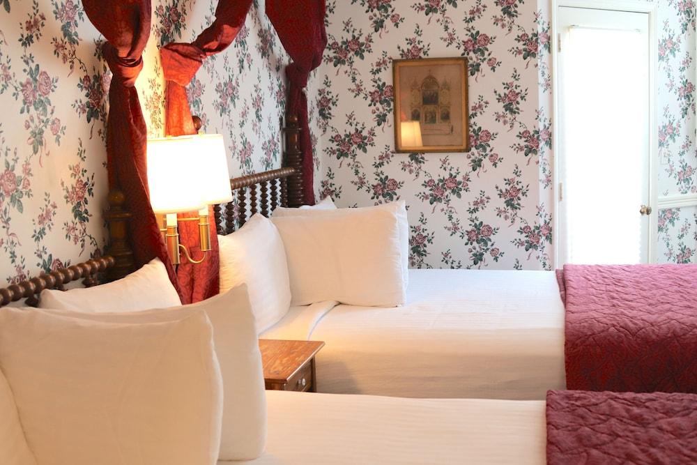 Inn on Mackinac photo 94